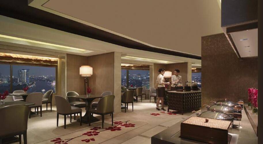 Shangri La Hotel