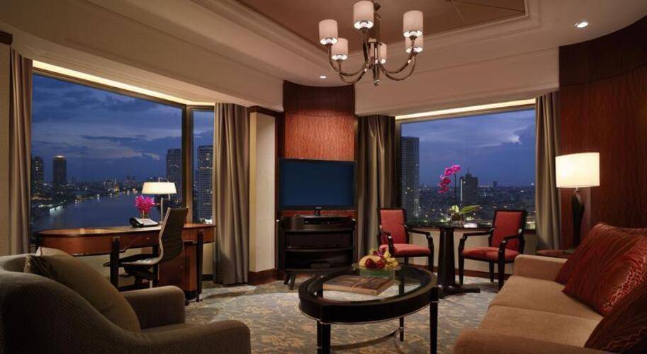 Shangri La Hotel