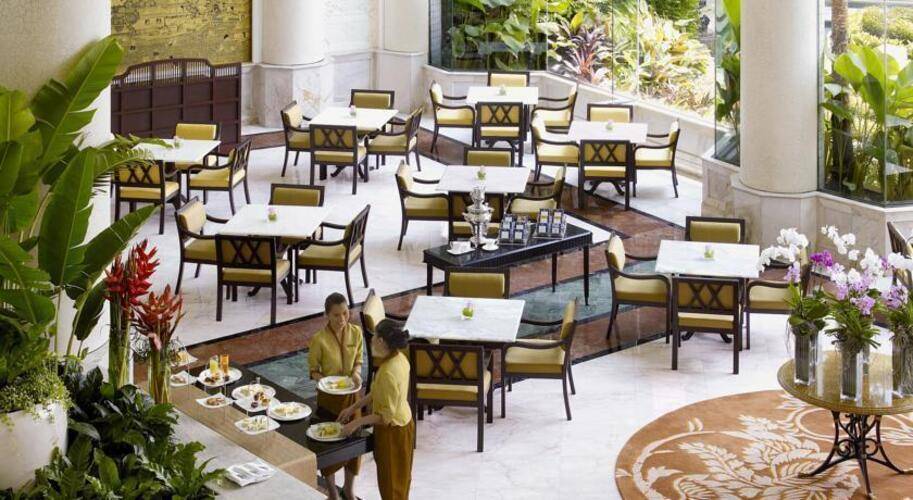 Shangri La Hotel