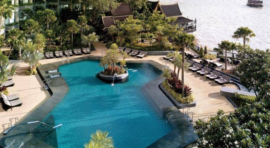 Shangri La Hotel