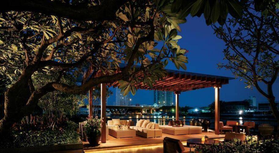 Shangri La Hotel