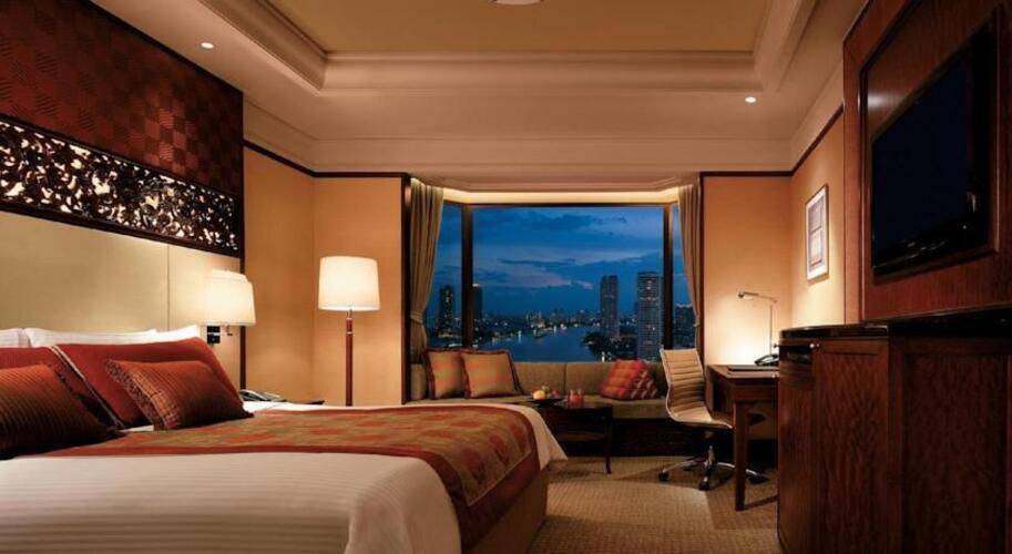 Shangri La Hotel