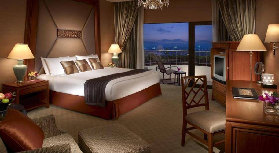Shangri La Hotel