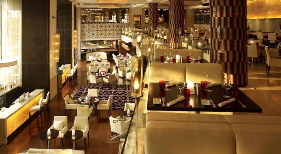 Shangri La Hotel