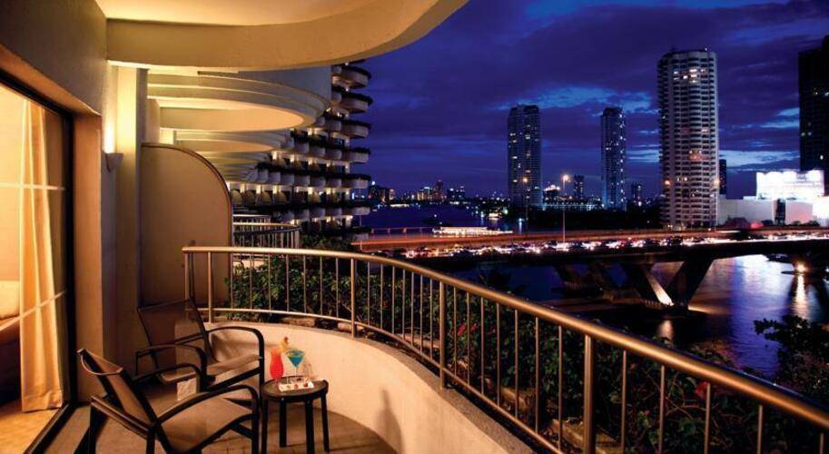 Shangri La Hotel