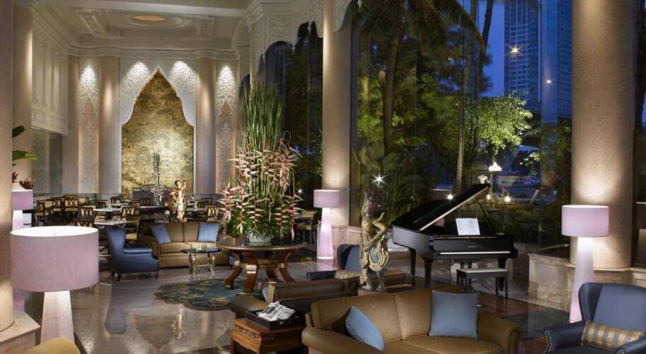 Shangri La Hotel