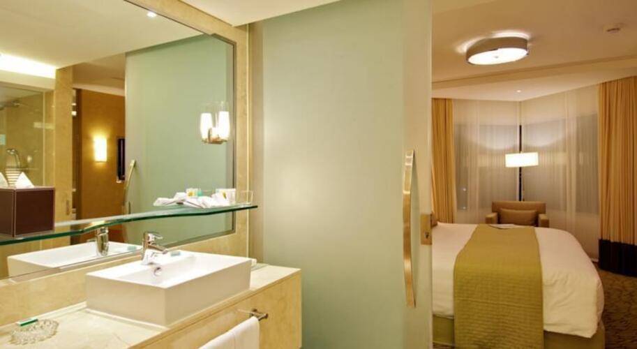 Holiday Inn Silom Hotel