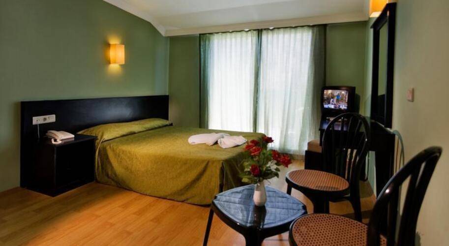 Larissa Hotel