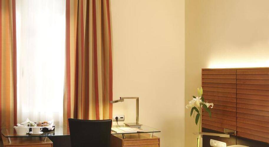 Astoria Hotel — фото 11