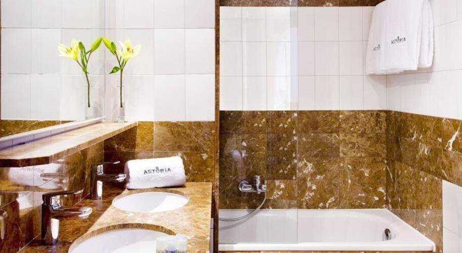 Astoria Hotel — фото 21