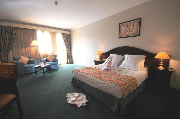 Grand Pyramids Hotel