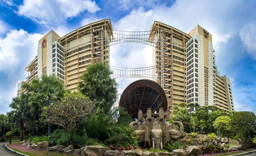 Centara Grand Mirage Beach
