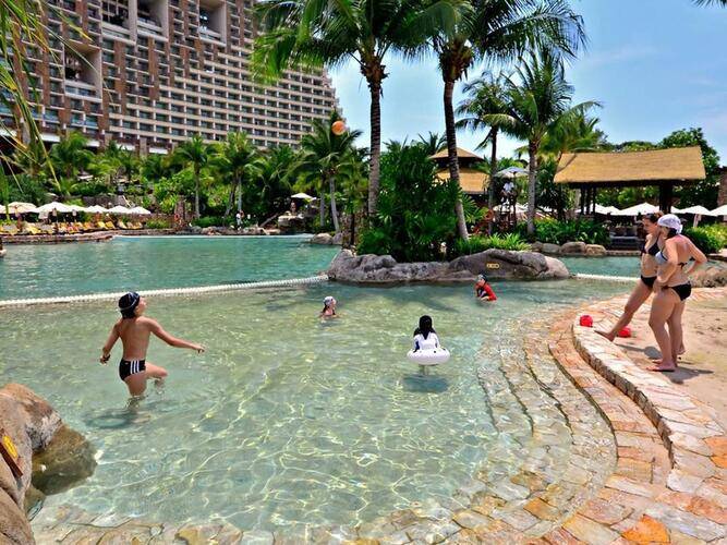 Centara Grand Mirage Beach