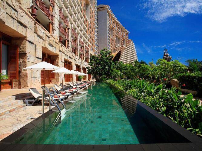 Centara Grand Mirage Beach