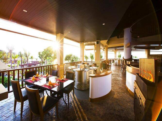 Centara Grand Mirage Beach