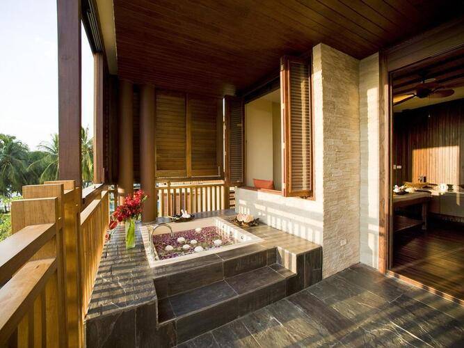 Centara Grand Mirage Beach