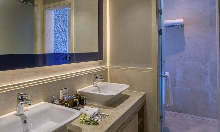 Rixos Premium Magawish Suites & Villas