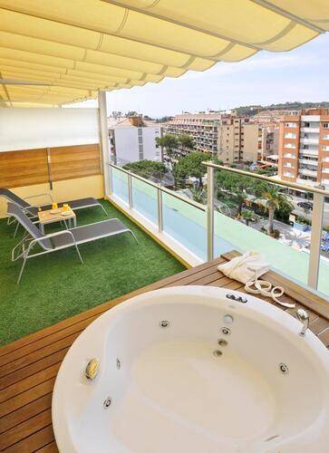 GHT Oasis Park Hotel