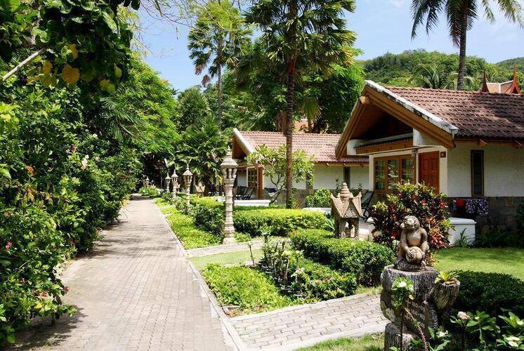 Thavorn Beach Bungalow