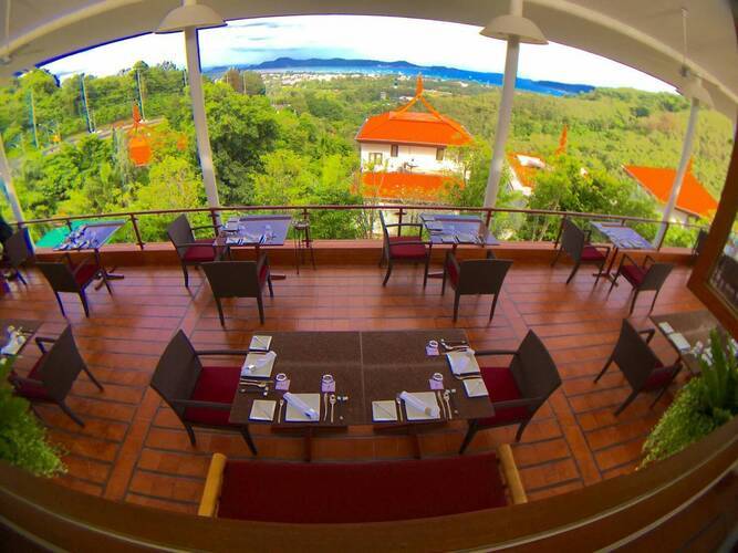 Mom Tri's Villa Royale
