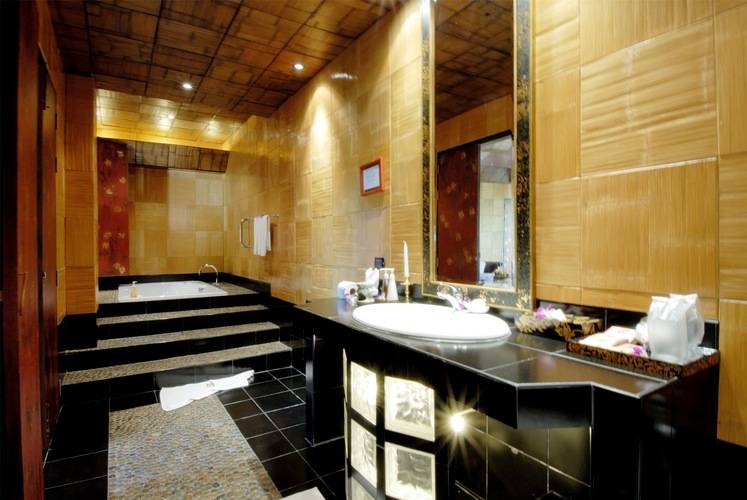 Mom Tri's Villa Royale