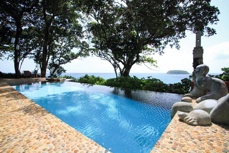 Mom Tri's Villa Royale