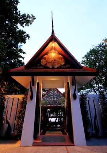 Mom Tri's Villa Royale