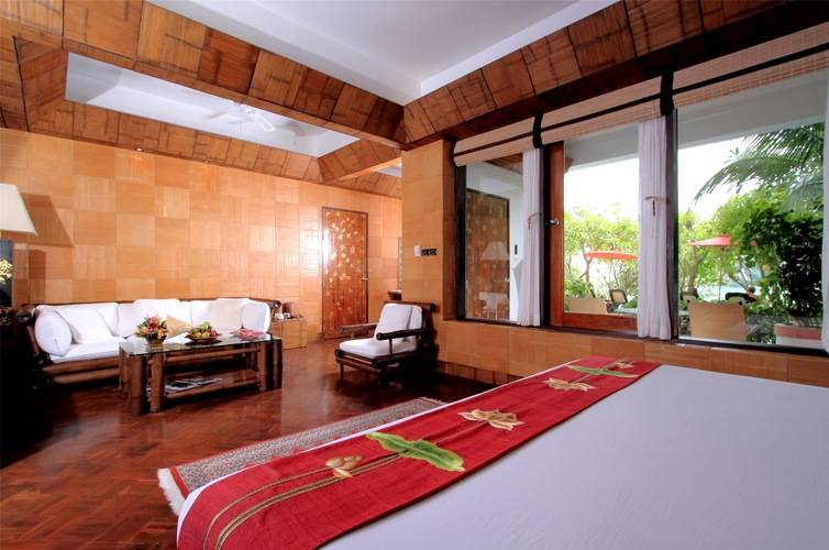 Mom Tri's Villa Royale