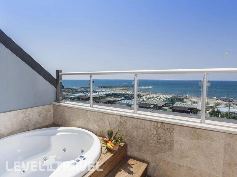 Фотография Commodore Elite Suite & Spa (Adults Only 18+)