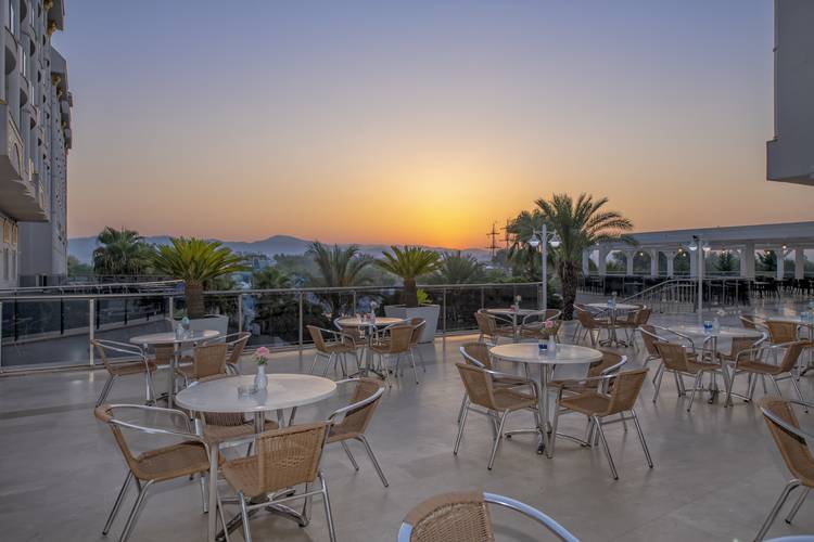 Lake & River Side Hotel & Spa
