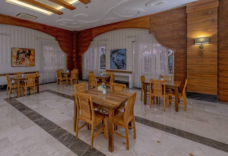 Lake & River Side Hotel & Spa