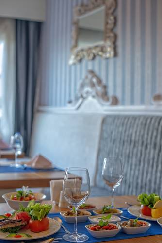 Lake & River Side Hotel & Spa