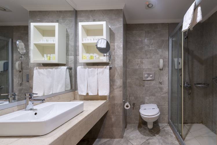 Lake & River Side Hotel & Spa