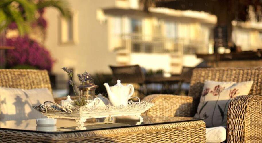 Carina Hotel
