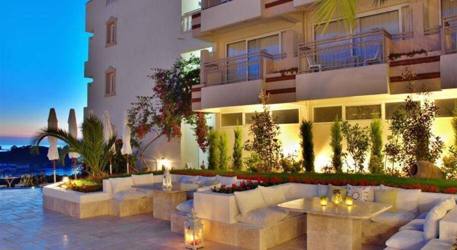 Carina Hotel