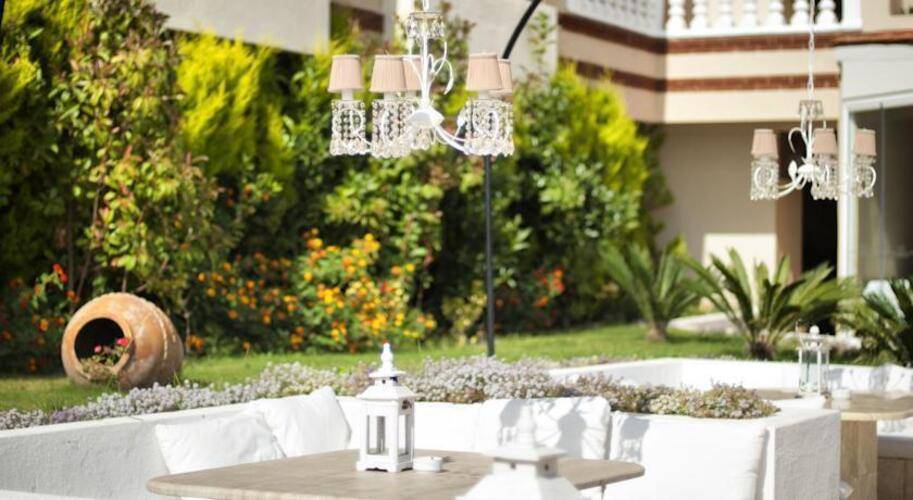 Carina Hotel