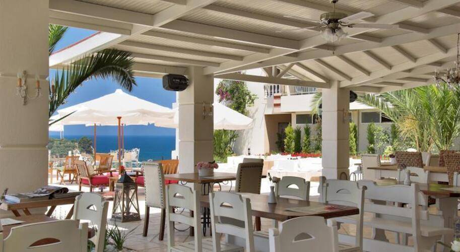 Carina Hotel