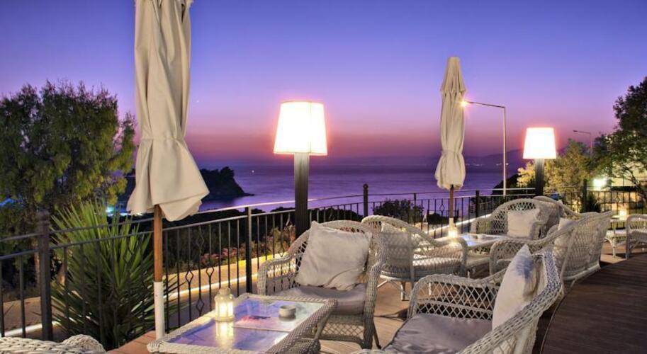 Carina Hotel