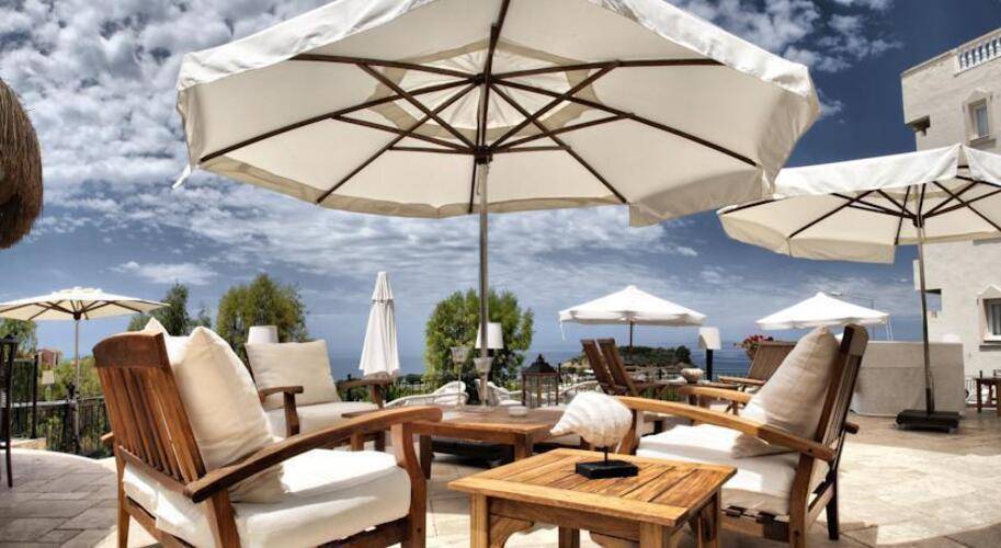 Carina Hotel