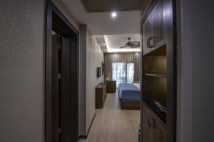 Rixos Sungate Hotel