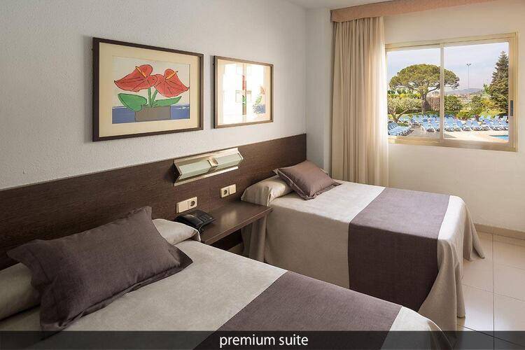 Aqua Hotel Montagut Suites