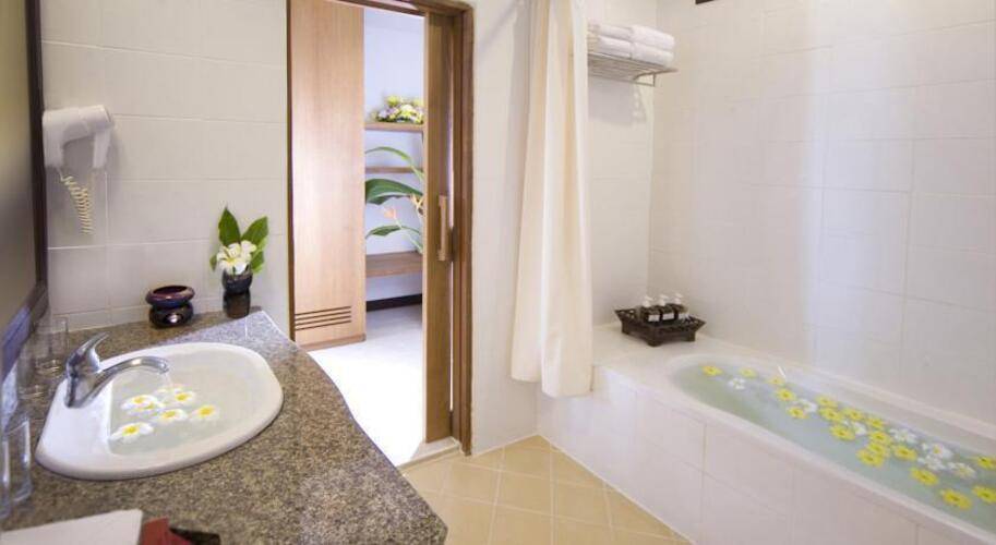 Thai House Beach Resort