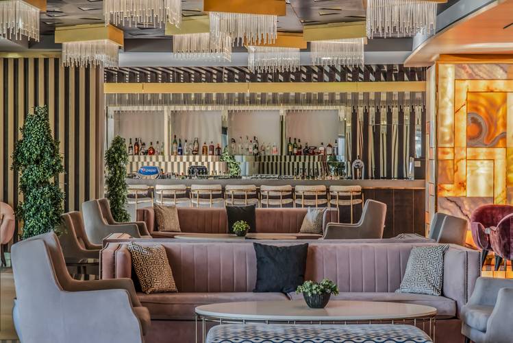 Royal Wings Hotel