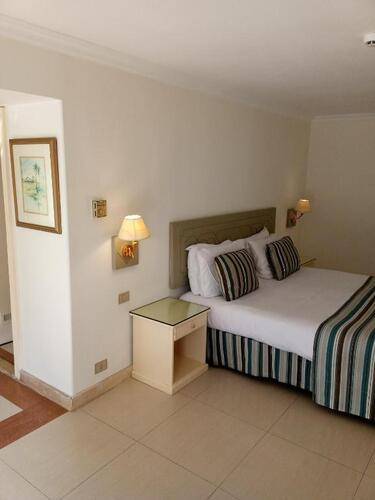 Cairo Pyramids Hotel (Ex. Movenpick Resort Cairo Pyramids)