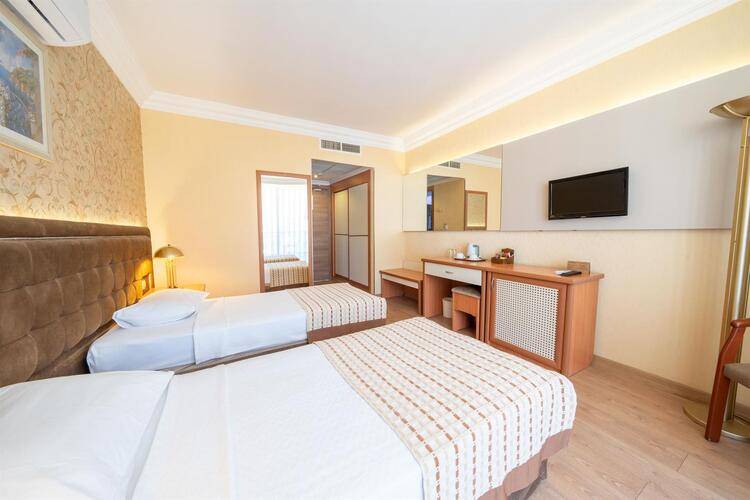 L'Etoile Beach Hotel