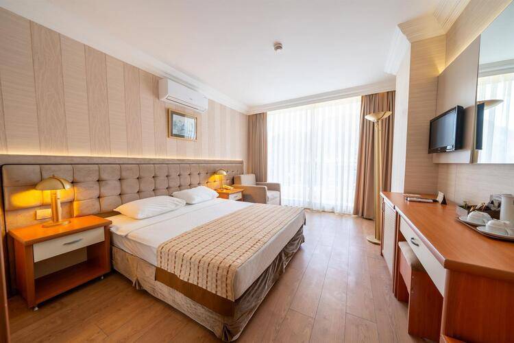 L'Etoile Beach Hotel