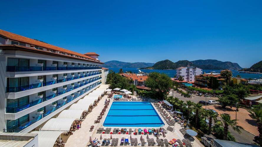 L'Etoile Beach Hotel