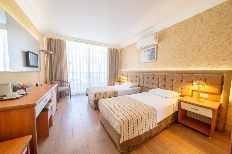L'Etoile Beach Hotel