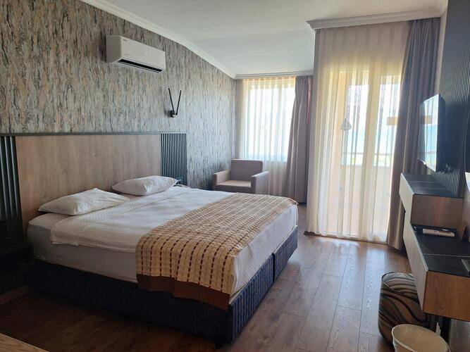 L'Etoile Beach Hotel