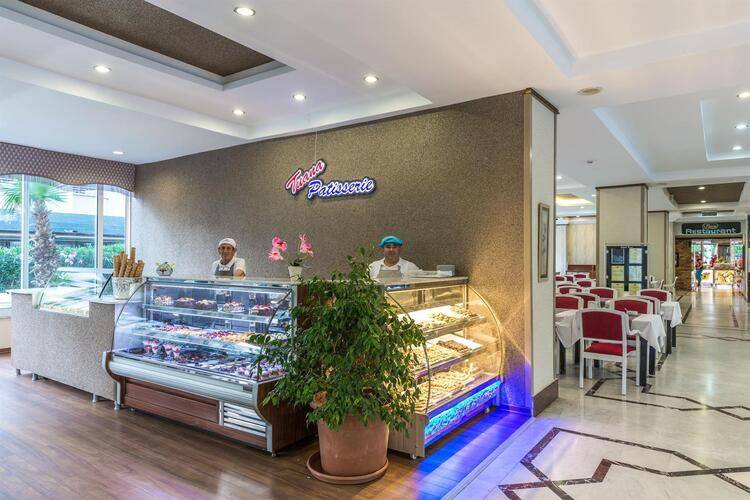 L'Etoile Beach Hotel